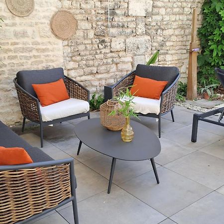 L'Angely - Chambres D'Hotes Niort Exterior foto