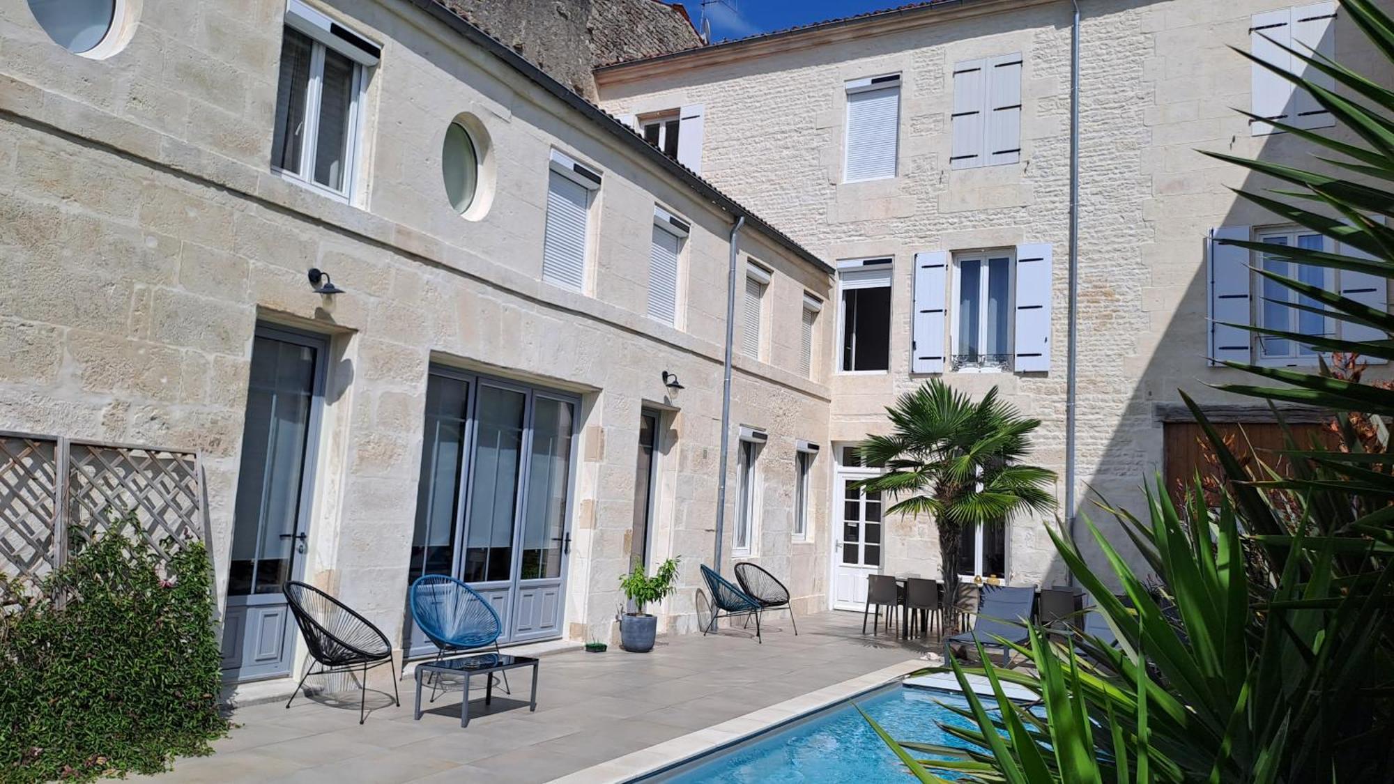 L'Angely - Chambres D'Hotes Niort Exterior foto