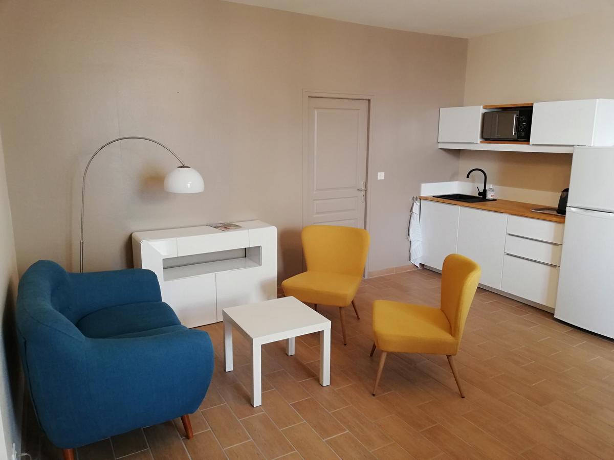 L'Angely - Chambres D'Hotes Niort Exterior foto