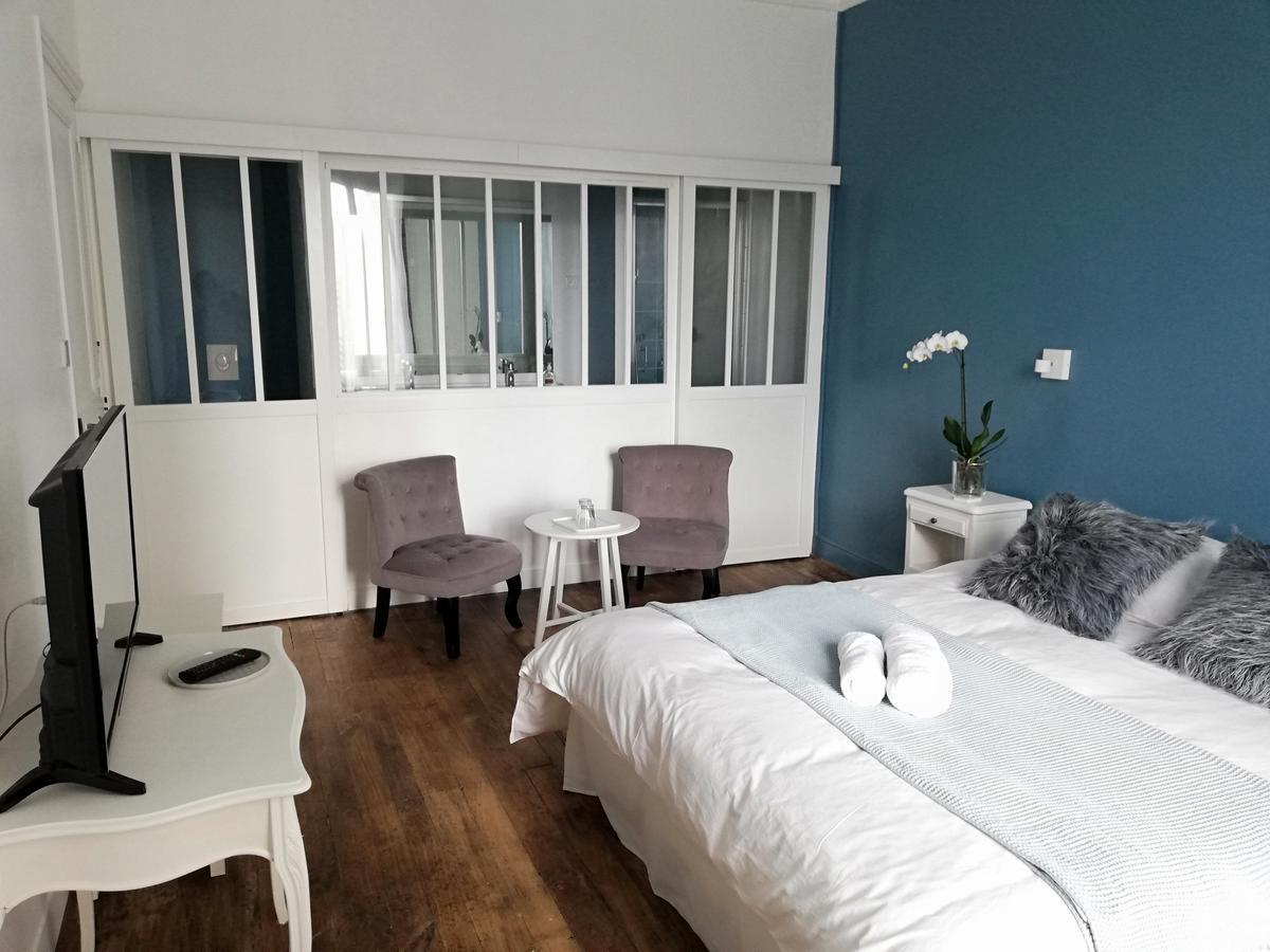 L'Angely - Chambres D'Hotes Niort Exterior foto