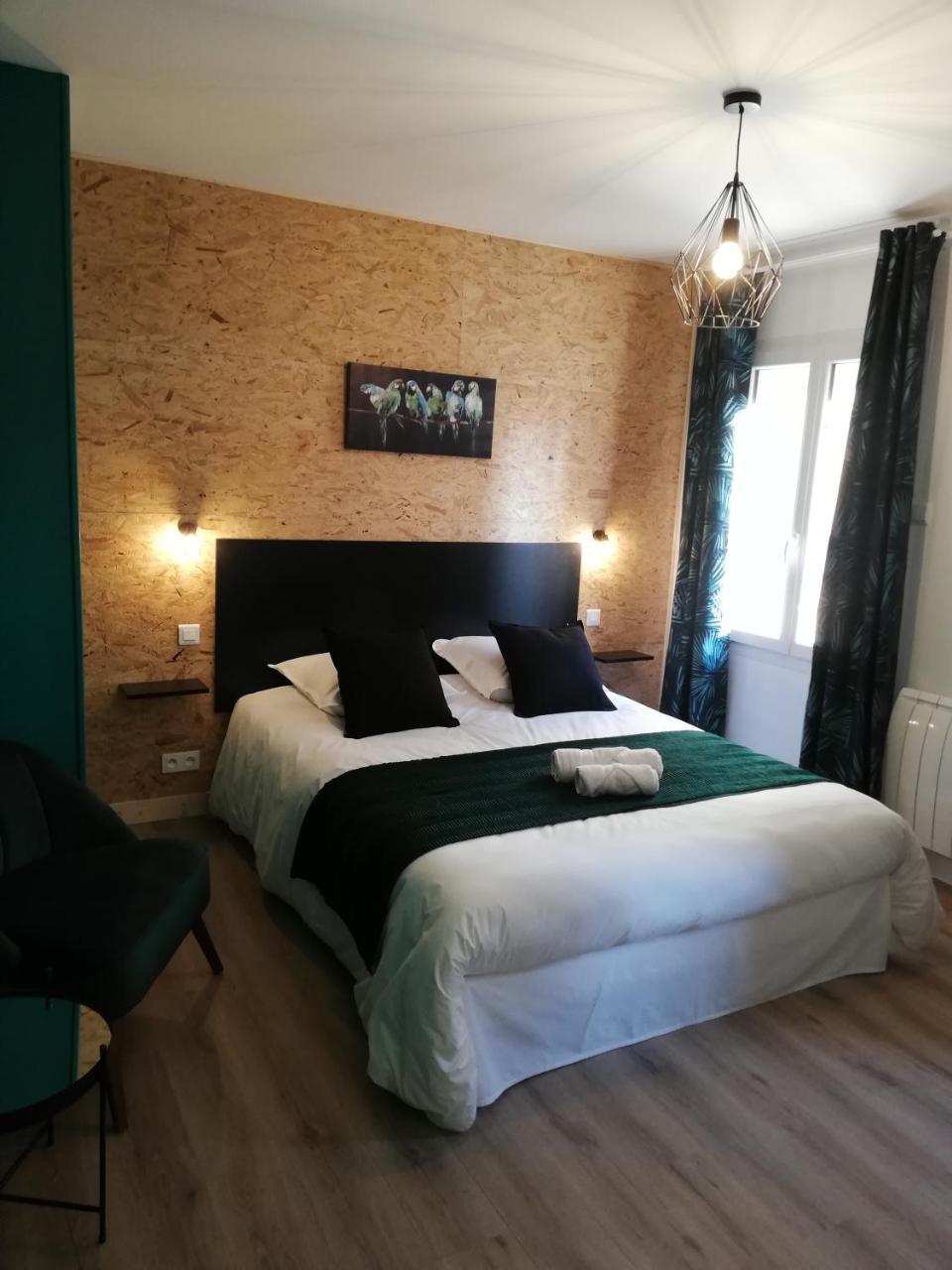 L'Angely - Chambres D'Hotes Niort Exterior foto